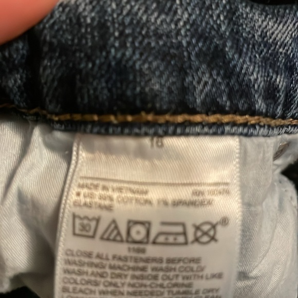 Old Navy sz 16 boyfriend jeans. Lightly distressed. - Picture 4 of 6